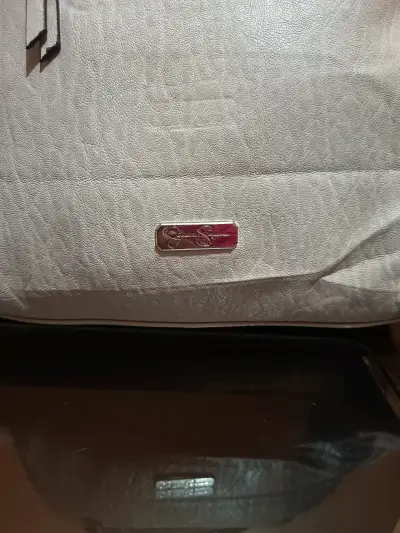 Cartera tipo hobo marca Jessica Simpson - miniatura 2