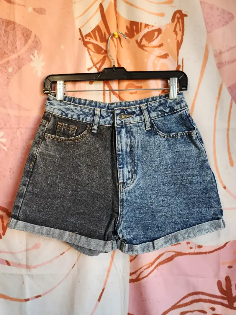 Shorts de mezclilla bicolor para mujer - 2