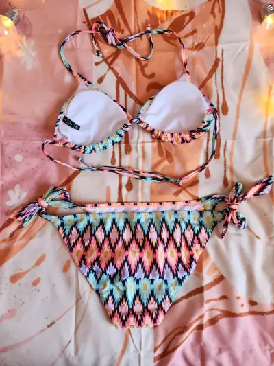 Bikini estampado geométrico colorido - miniatura 3