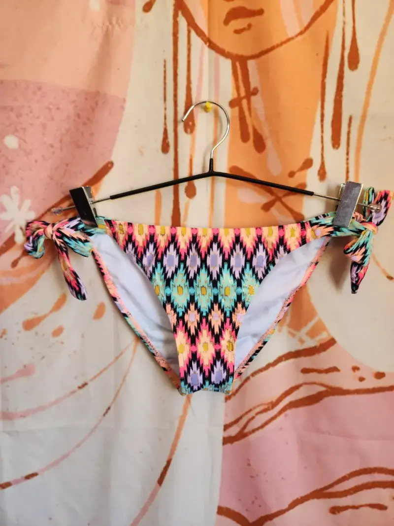 Bikini estampado geométrico colorido - 4