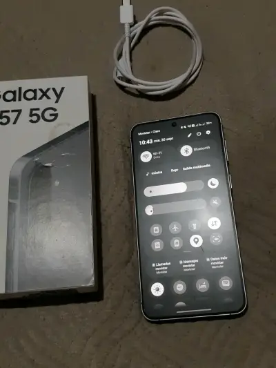 Samsung Galaxy A57 5G en buen estado - miniatura 4