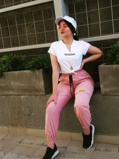 Polera Blanca con Estilo Casual - miniatura 1