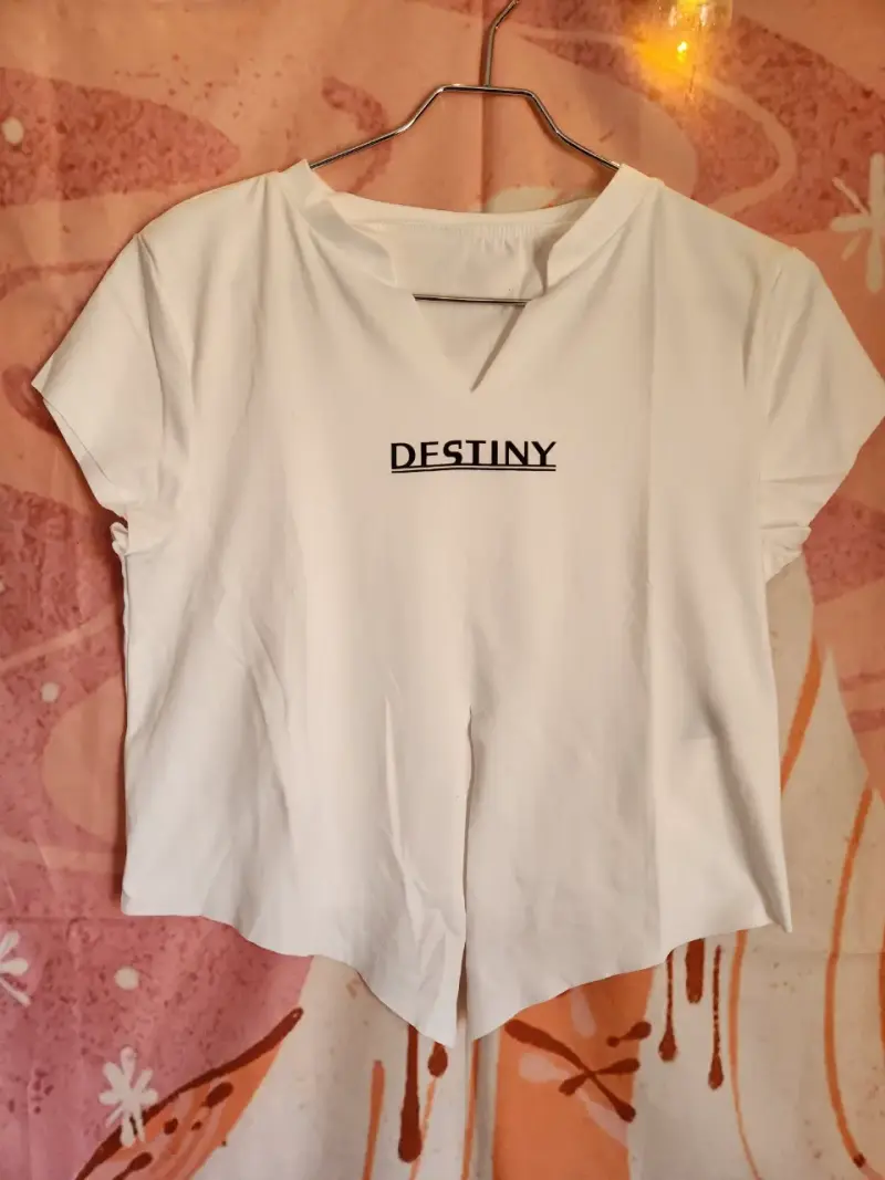 Polera Blanca con Estilo Casual - 3