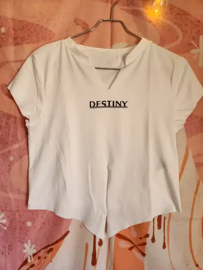 Polera Blanca con Estilo Casual - miniatura 3