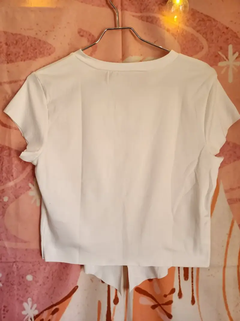 Polera Blanca con Estilo Casual - 4