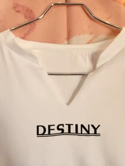 Polera Blanca con Estilo Casual - miniatura 5