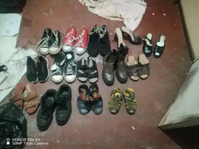 Lote de zapatos variados para adultos y niños - miniatura 3