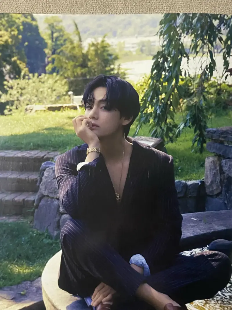 BTS Taehyung V  Revista Vogue Korea - 3