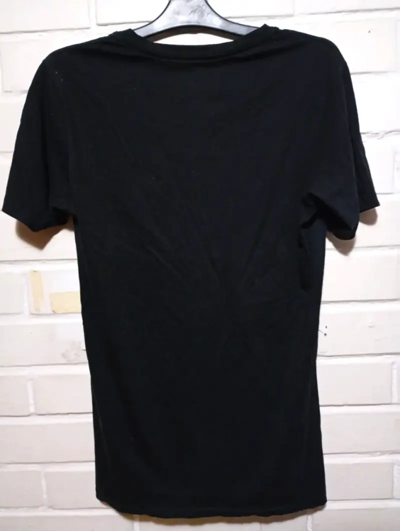 Polera negra Armani , diseño de billetes. - 1