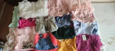 Lote de vestidos para niña en varios colores y estilos - miniatura 1