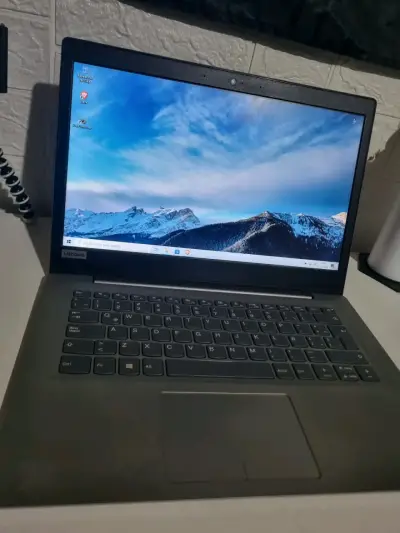 Laptop Lenovo / SSD M.2 / Para tareas básicas - miniatura 1
