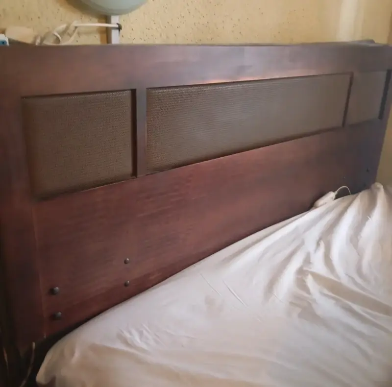 Cabecera de cama de madera oscura - 1