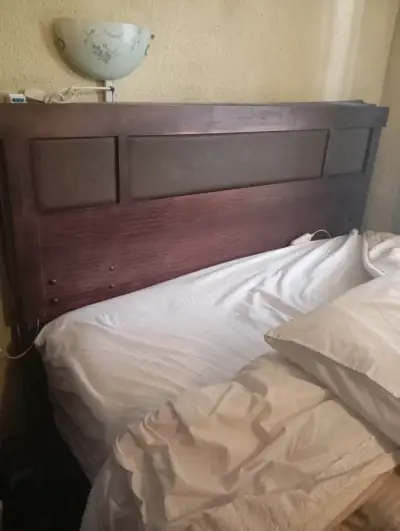 Cabecera de cama de madera oscura - miniatura 2