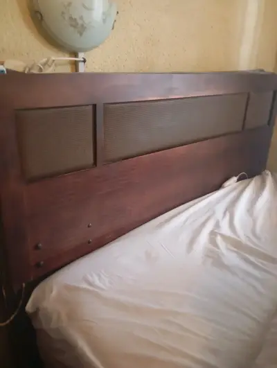 Cabecera de cama de madera oscura - miniatura 3