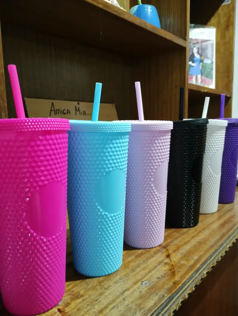 Vasos tipo Starbucks de colores con tapa y bombill