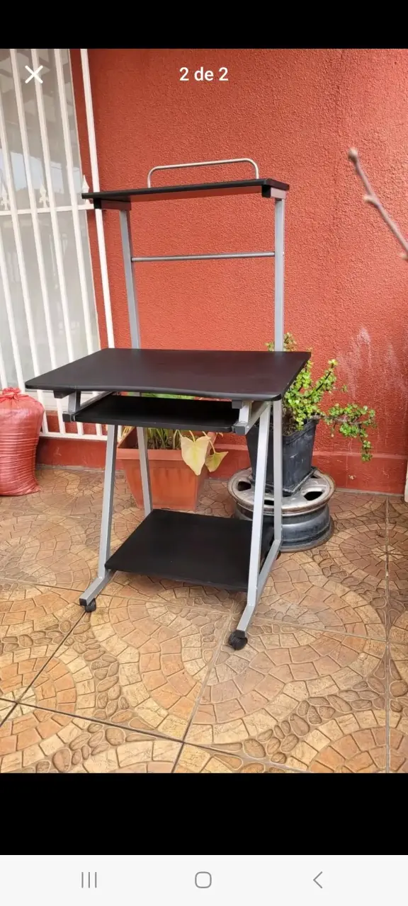 Escritorio compacto con ruedas para computador - 2