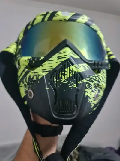 Casco de ciclismo con máscara desmontable verde - miniatura 1