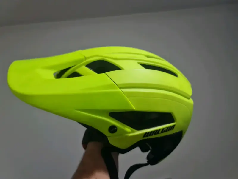 Casco de ciclismo con máscara desmontable verde - 2