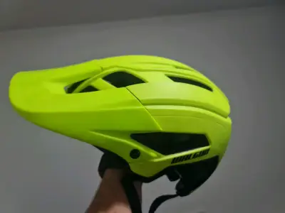 Casco de ciclismo con máscara desmontable verde - miniatura 2