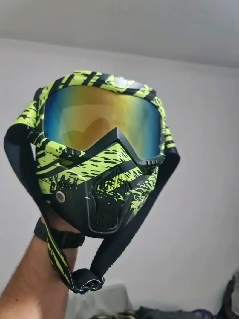 Casco de ciclismo con máscara desmontable verde - 3