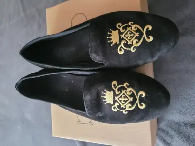 Zapatillas de terciopelo negro con bordado dorado - miniatura 3