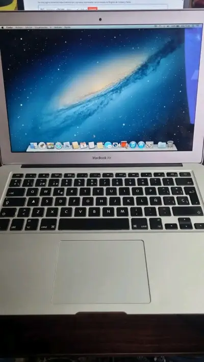 MacBook Air en buen estado con pantalla de 13 pulgadas - miniatura 1