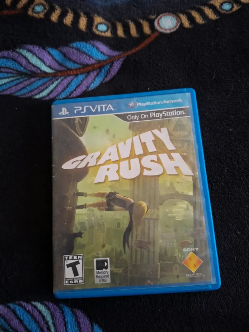 Juego PS Vita Gravity Rush en buen estado - 1