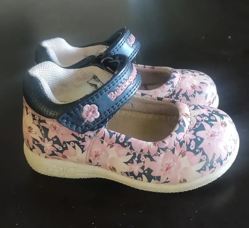 Zapatos y vestidos de niña lote completo