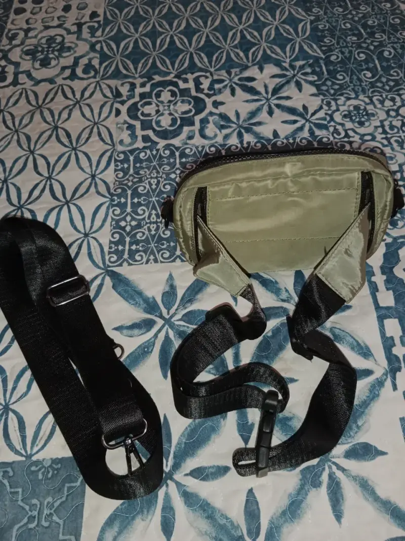 Riñonera verde oliva con correas ajustables - 2