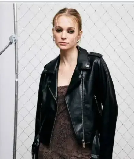 Chaqueta de cuero negra estilo biker para mujer - 2