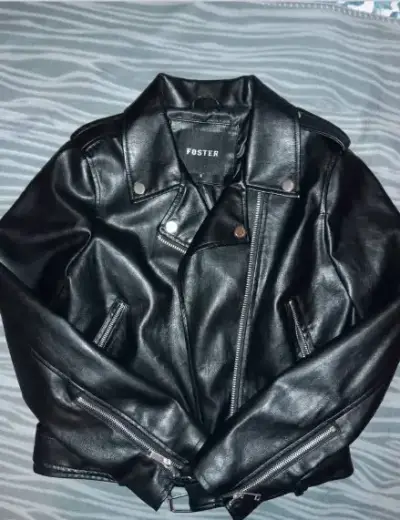 Chaqueta de cuero negra estilo biker para mujer - miniatura 5