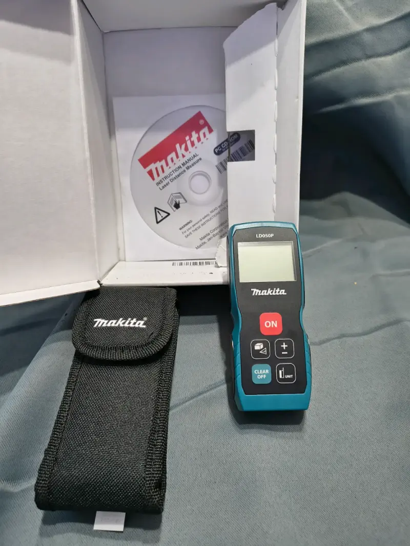 Medidor Láser Makita LD050P con Estuche