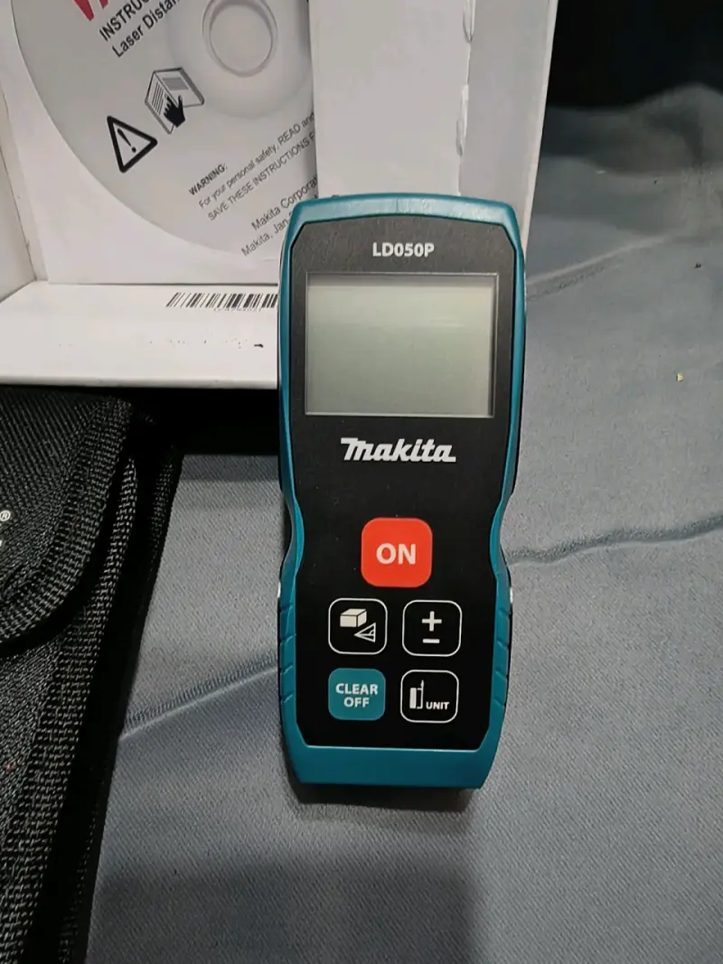 Medidor Láser Makita LD050P con Estuche - 2