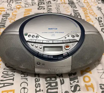 Radio portátil Sony con CD, Cassette, Radio y MP3 - miniatura 1
