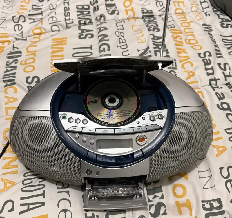 Radio portátil Sony con CD, Cassette, Radio y MP3 - 2