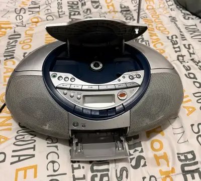 Radio portátil Sony con CD, Cassette, Radio y MP3 - miniatura 3