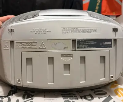 Radio portátil Sony con CD, Cassette, Radio y MP3 - miniatura 4