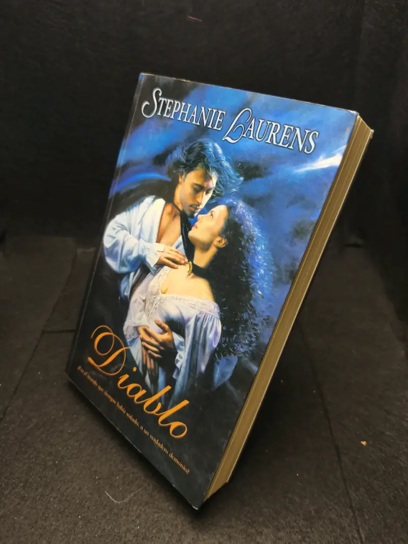 Libro 'Diablo' de Stephanie Laurens en buen estado - 3