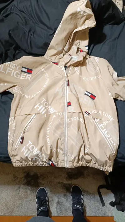Chaqueta Tommy Hilfiger beige con capucha - miniatura 1