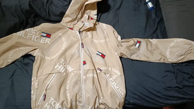 Chaqueta Tommy Hilfiger beige con capucha - 2
