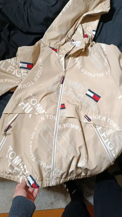 Chaqueta Tommy Hilfiger beige con capucha - miniatura 3