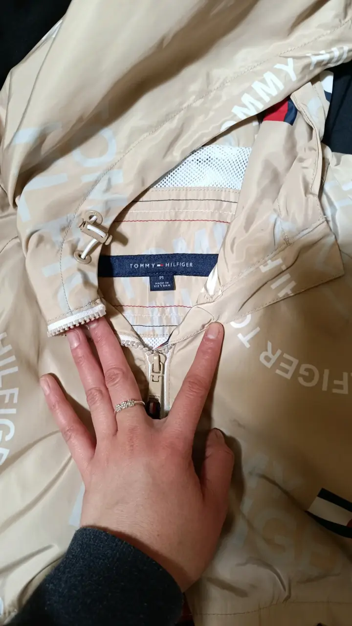 Chaqueta Tommy Hilfiger beige con capucha - 4