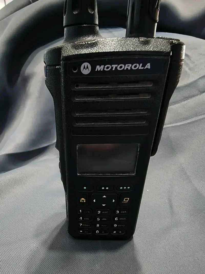Radio portátil Motorola APX 2000 - 2