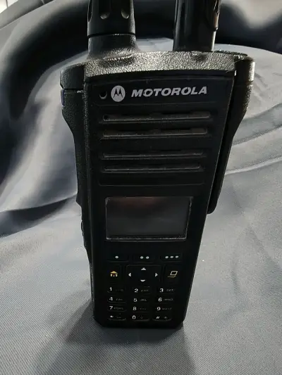 Radio portátil Motorola APX 2000 - miniatura 2