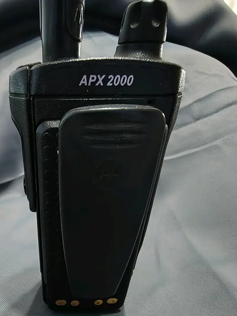 Radio portátil Motorola APX 2000 - 3
