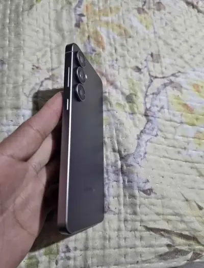 Smartphone Samsung Galaxy S25 fe en buen estado - miniatura 3