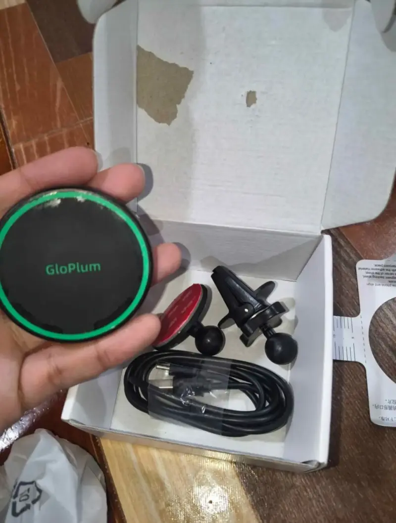 Cargador inalámbrico para auto GloPlum con soporte