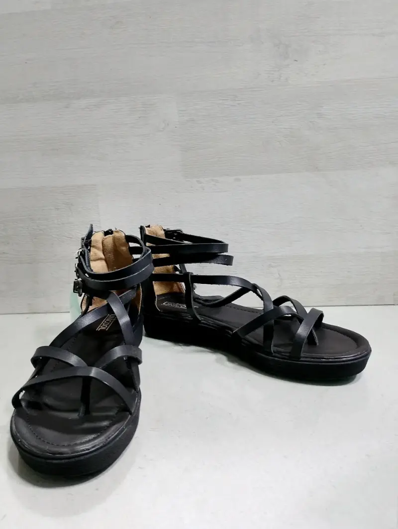 Sandalias negras de cuero con hebillas Unicool - 3