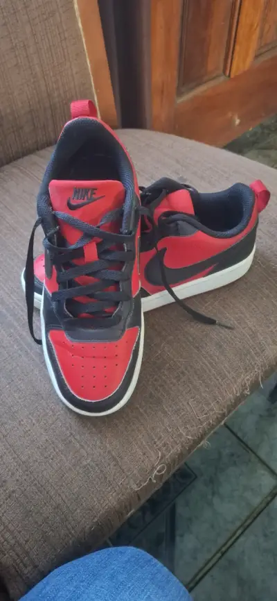 Zapatillas deportivas Nike rojas y negras - miniatura 5