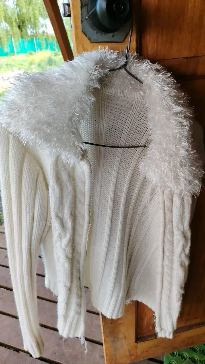 Chaleco blanco de lana con cuello peludo - 2